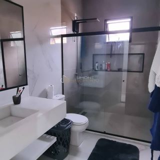 Casa em Alphaville LN 3, com 3 suítes e porteira fechada