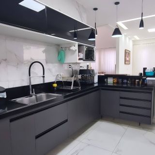 Casa em Alphaville LN 3, com 3 suítes e porteira fechada