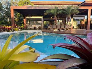 Casa com alto requinte, 6 suites, 470 m de área construída, Condomínio Praia Bella: Melhor condomínio de Praia de Forte