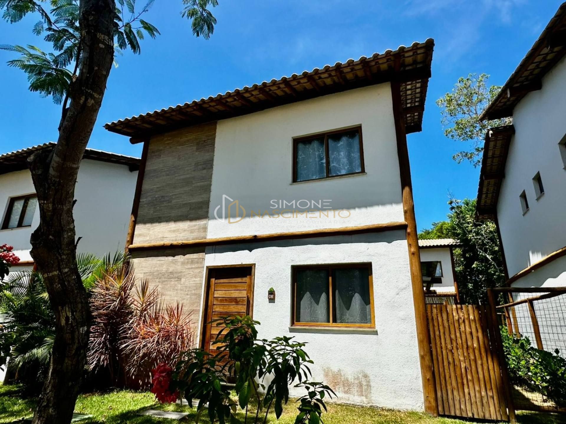 Casa 3/4 com 1 Suíte, três garagens, Piscina - Praia do Forte