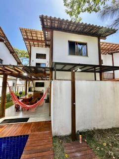 Casa 3/4 com 1 Suíte, três garagens, Piscina - Praia do Forte