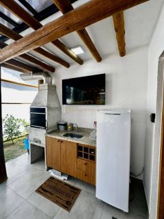 Casa 3/4 com 1 Suíte, três garagens, Piscina - Praia do Forte