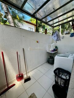 Casa 3/4 com 1 Suíte, três garagens, Piscina - Praia do Forte
