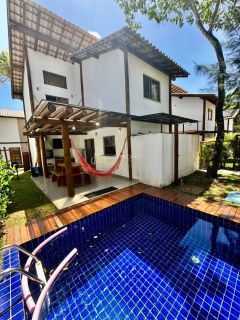 Casa 3/4 com 1 Suíte, três garagens, Piscina - Praia do Forte