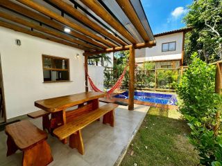 Casa 3/4 com 1 Suíte, três garagens, Piscina - Praia do Forte