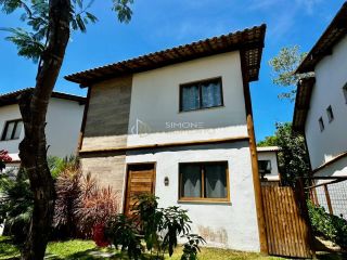 Casa 3/4 com 1 Suíte, três garagens, Piscina - Praia do Forte