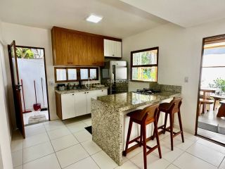 Casa 3/4 com 1 Suíte, três garagens, Piscina - Praia do Forte