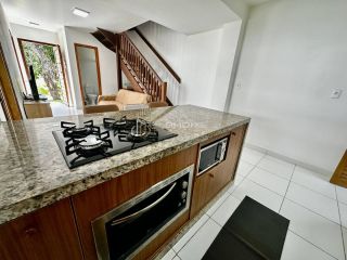 Casa 3/4 com 1 Suíte, três garagens, Piscina - Praia do Forte