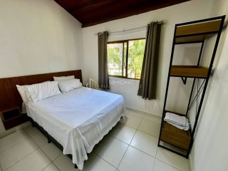 Casa 3/4 com 1 Suíte, três garagens, Piscina - Praia do Forte