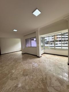Apartamento Para Vender com 2 /4 e  1 suítes  Caminho das árvores