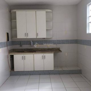 Casa Para Vender com 3 quartos 1 suítes no bairro Itapuã em Salvador