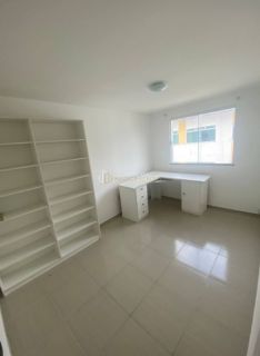 Apartamento 3/4, 1 banheiro, escada 3º andar: Trobogy