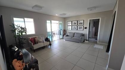 Patamares 3 suítes com 5 banheiros e 3 vagas com depósito