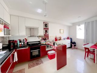 Casa Sobrado à Venda em Lauro de Freitas – Condomínio Fechado