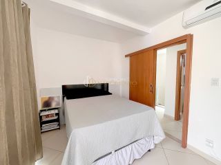 Casa Sobrado à Venda em Lauro de Freitas – Condomínio Fechado