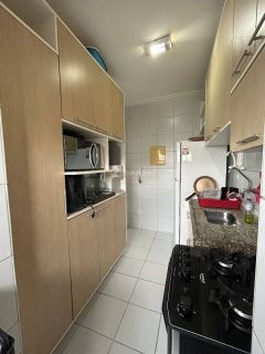 Aluguel: Apartamento 2/4 varanda, 01 garagem - Imbui