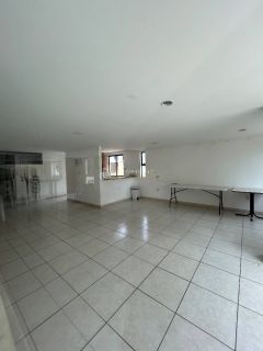 Aluguel: Apartamento 2/4 varanda, 01 garagem - Imbui