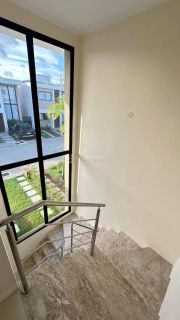 Casa de Condomínio 3 suítes no bairro Buraquinho em Lauro De Freitas