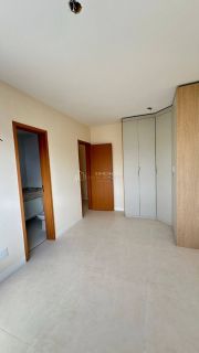 Casa de Condomínio 3 suítes no bairro Buraquinho em Lauro De Freitas