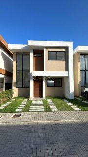 Casa de Condomínio 3 suítes no bairro Buraquinho em Lauro De Freitas