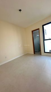 Casa de Condomínio 3 suítes no bairro Buraquinho em Lauro De Freitas