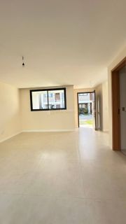 Casa de Condomínio 3 suítes no bairro Buraquinho em Lauro De Freitas