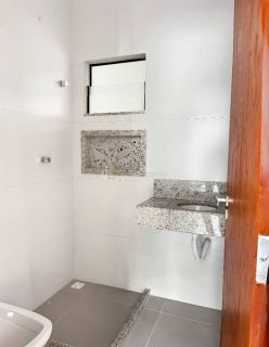 Casa Duplex 3 Suítes em Condomínio Fechado – Próximo à UNIME e Parque Shopping