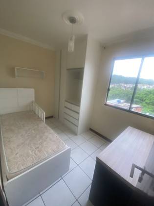 Vale dos Lagos 2/4 Reformado com Armários no 3ª Andar