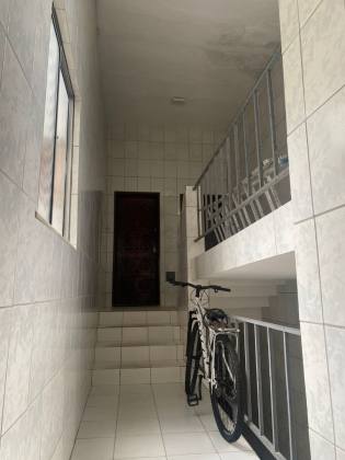 Vale dos Lagos 2/4 Reformado com Armários no 3ª Andar