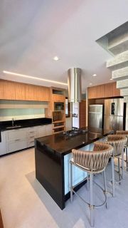 Casa de Condomínio Para Vender  6 suítes o Praia do Forte