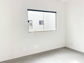 Triplex com 4 quartos 3 suítes no bairro Buraquinho em Lauro De Freitas