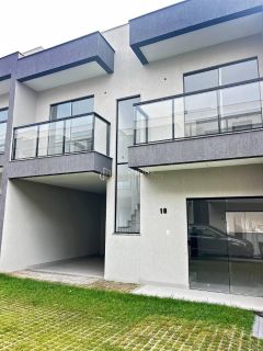 Triplex com 4 quartos 3 suítes no bairro Buraquinho em Lauro De Freitas