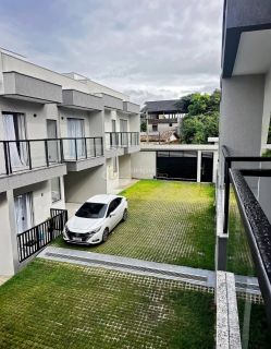 Triplex com 4 quartos 3 suítes no bairro Buraquinho em Lauro De Freitas