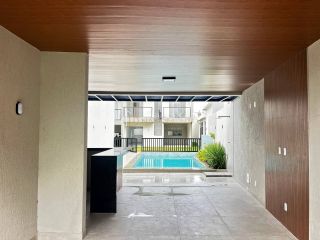 Triplex com 4 quartos 3 suítes no bairro Buraquinho em Lauro De Freitas