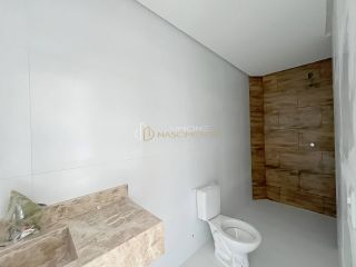 Casa de Condomínio Para Vender com 4 quartos 3 suítes no bairro Ipitanga em Lauro De Freitas