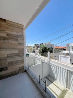 Casa de Condomínio Para Vender com 4 quartos 3 suítes no bairro Ipitanga em Lauro De Freitas