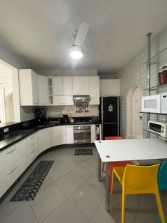 Casa Para Alugar com 4 quartos 3 suítes no bairro Rio Vermelho em Salvador