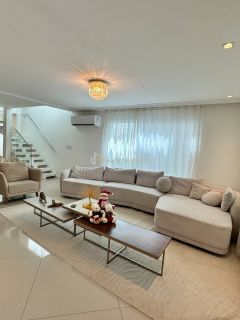 Casa de Condomínio Para Vender com 4 quartos 3 suítes no bairro Jockey Club em Lauro De Freitas