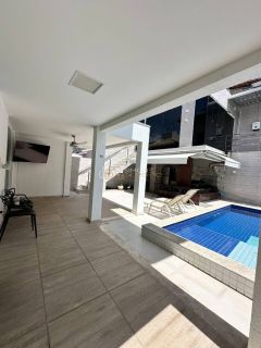 Casa de Condomínio Para Vender com 4 quartos 3 suítes no bairro Jockey Club em Lauro De Freitas