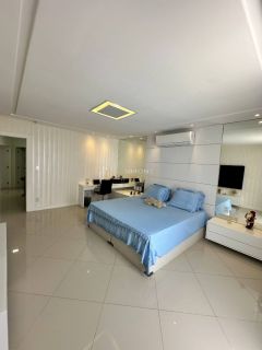 Casa de Condomínio Para Vender com 4 quartos 3 suítes no bairro Jockey Club em Lauro De Freitas