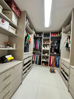 Casa de Condomínio Para Vender com 4 quartos 3 suítes no bairro Jockey Club em Lauro De Freitas