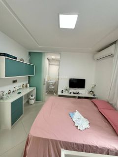 Casa de Condomínio Para Vender com 4 quartos 3 suítes no bairro Jockey Club em Lauro De Freitas