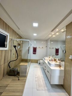 Casa de Condomínio Para Vender com 4 quartos 3 suítes no bairro Jockey Club em Lauro De Freitas