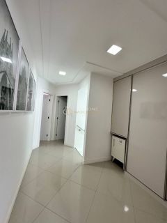 Casa de Condomínio Para Vender com 4 quartos 3 suítes no bairro Jockey Club em Lauro De Freitas