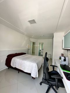 Casa de Condomínio Para Vender com 4 quartos 3 suítes no bairro Jockey Club em Lauro De Freitas