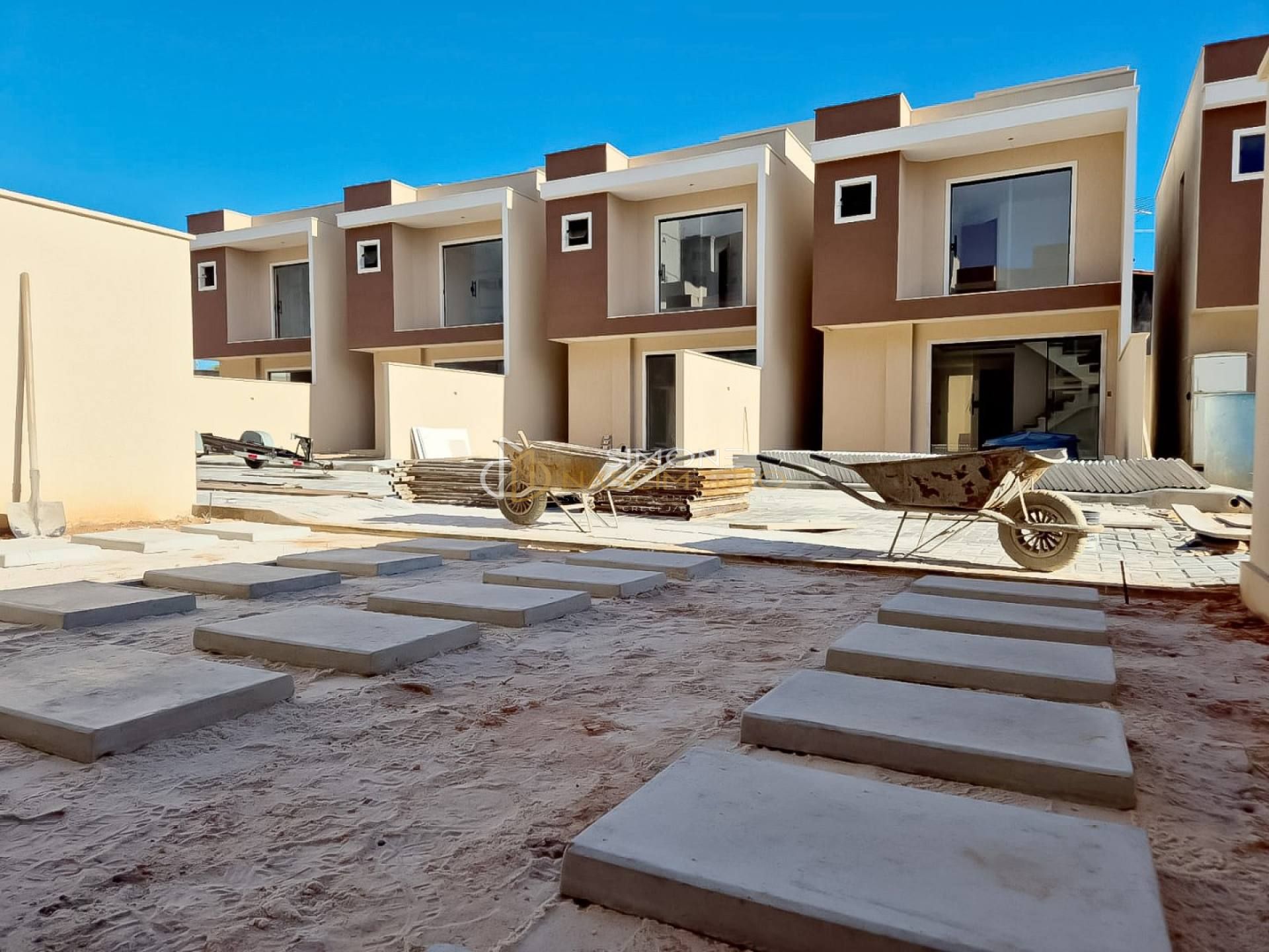 Casa de Condomínio Para Vender com 4 quartos 1 suítes no bairro Buraquinho em Lauro De Freitas