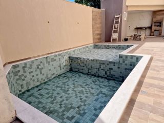 Casa de Condomínio Para Vender com 4 quartos 1 suítes no bairro Buraquinho em Lauro De Freitas