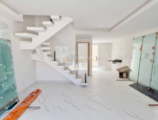 Casa de Condomínio Para Vender com 4 quartos 1 suítes no bairro Buraquinho em Lauro De Freitas