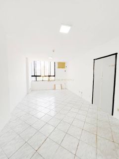 Sala Comercial Para Vender no bairro Stiep em Salvador