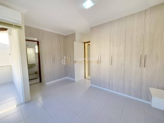 Casa de Condomínio Para Vender com 4 quartos 2 suítes no bairro Buraquinho em Lauro De Freitas